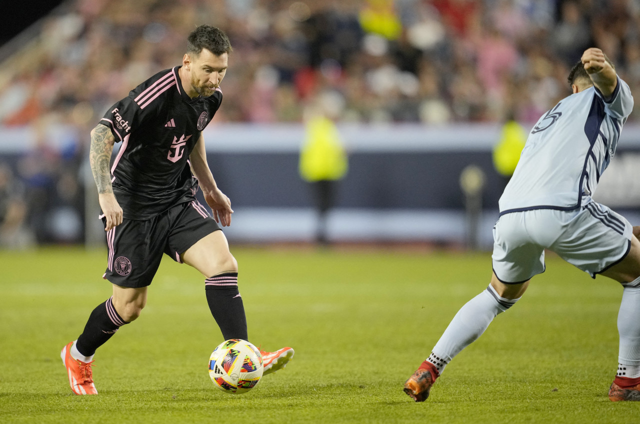 Lionel Messi ante el Sporting Kansas City. Foto: Reuters