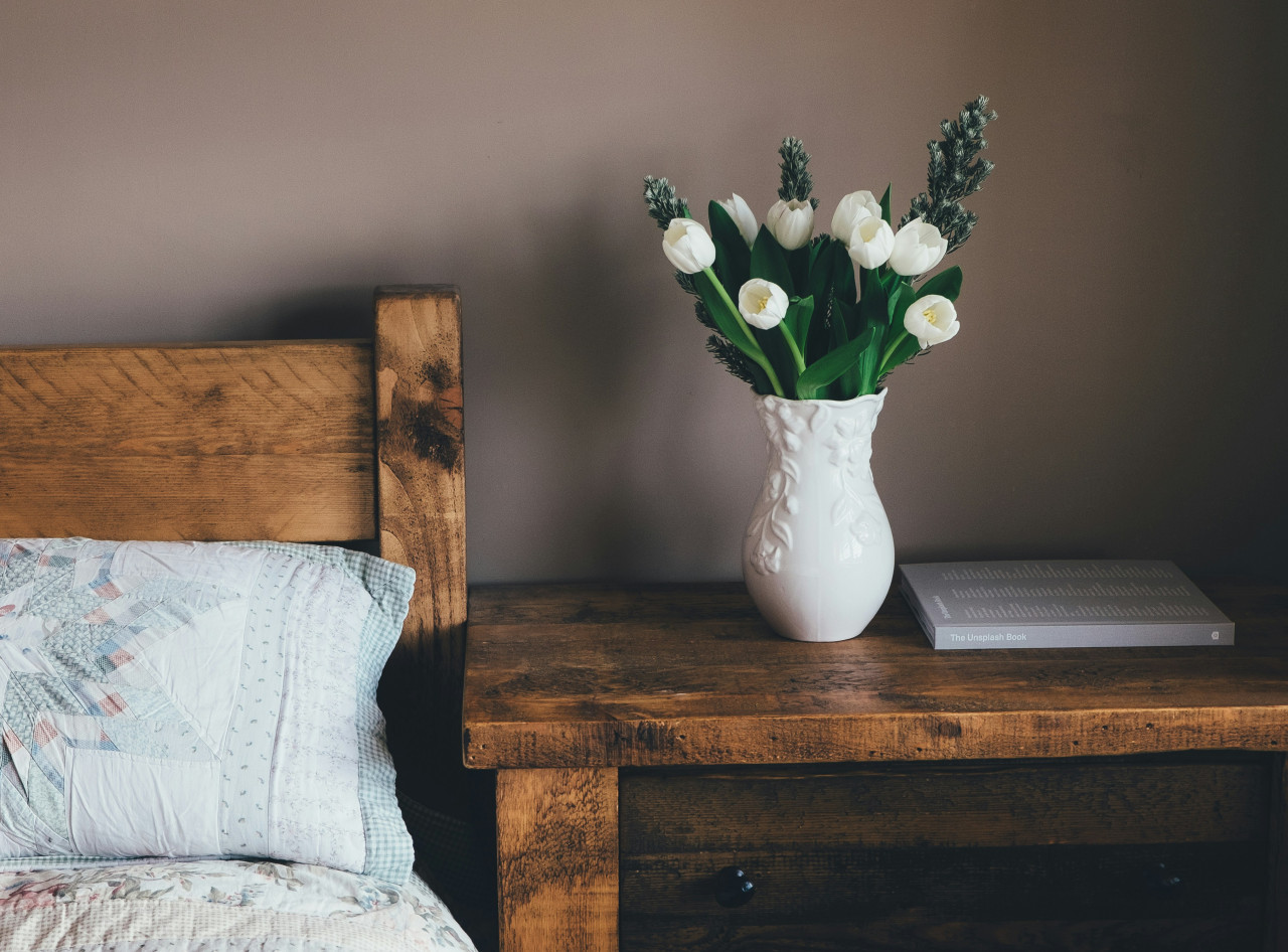 Cómo darle brillo a los muebles de madera. Foto: Unsplash.