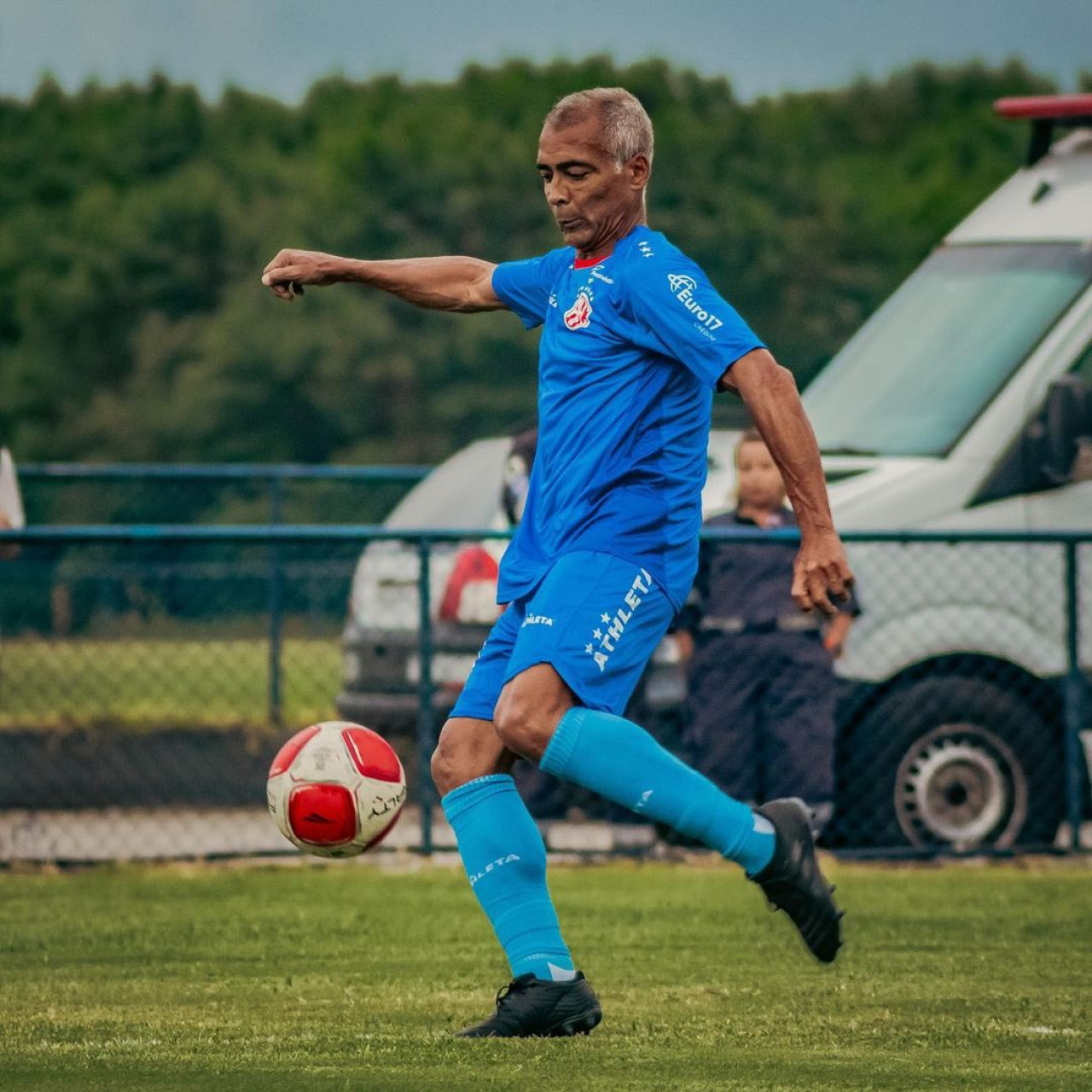 Romario se prepara para volver a jugar. Foto: Instagram @romariofaria