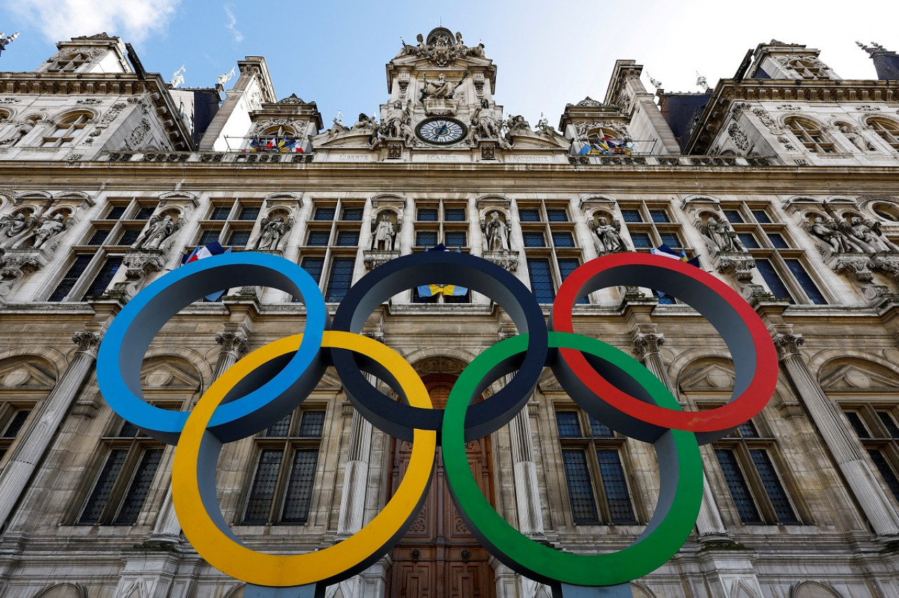 Anillos de los Juegos Olímpicos en el Hotel de Ville City Hall de Paris. Foto: Reuters.