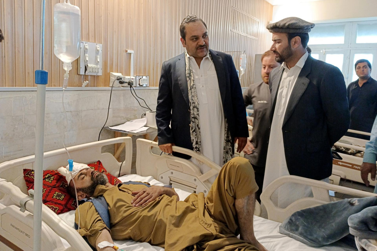 Dramatismo en los hospitales cercanos al accidente en Pakistán. Foto: EFE.