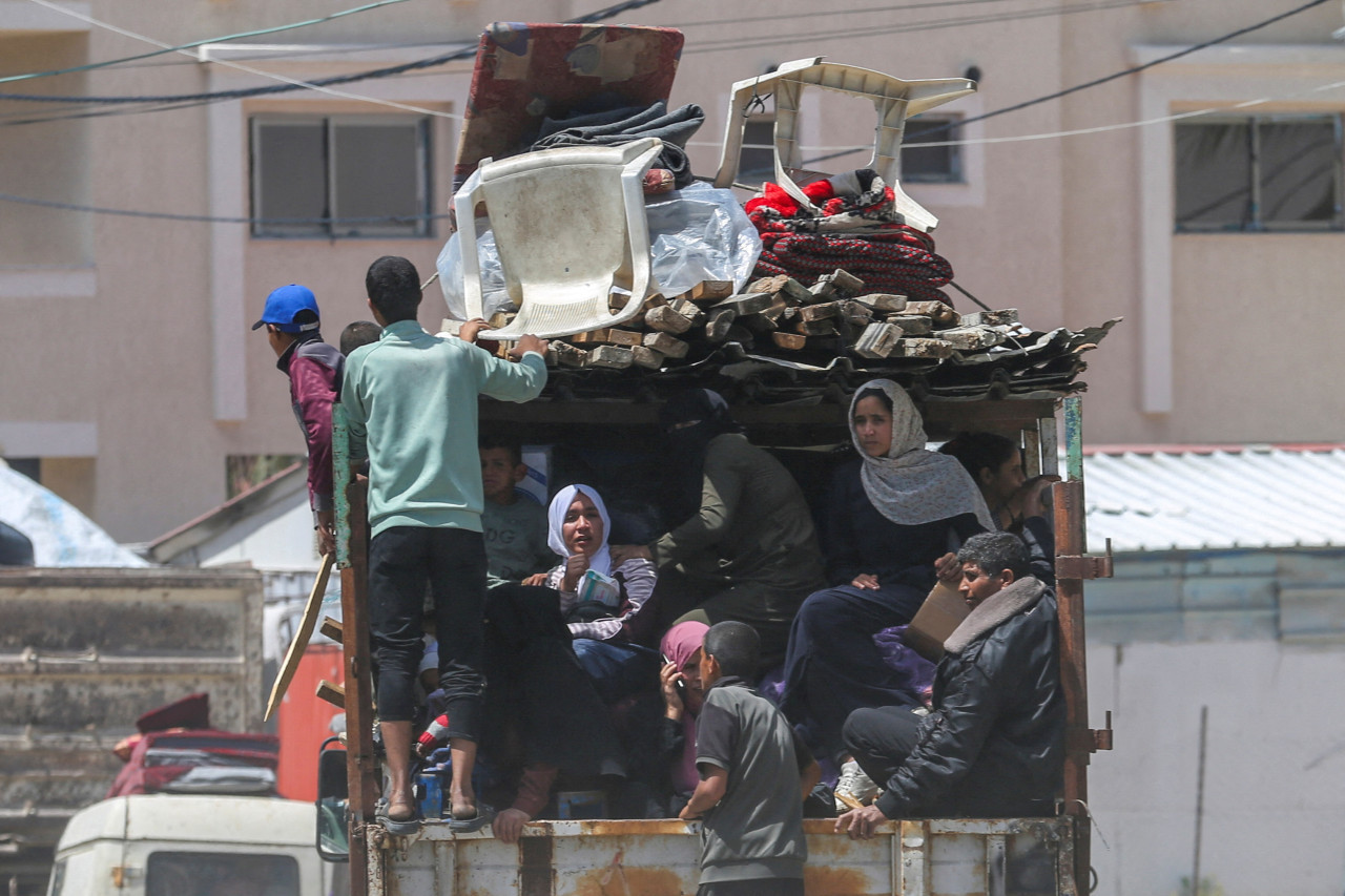 Israel insta a gazatíes a evacuar la ciudad de Rafah. Foto: Reuters.