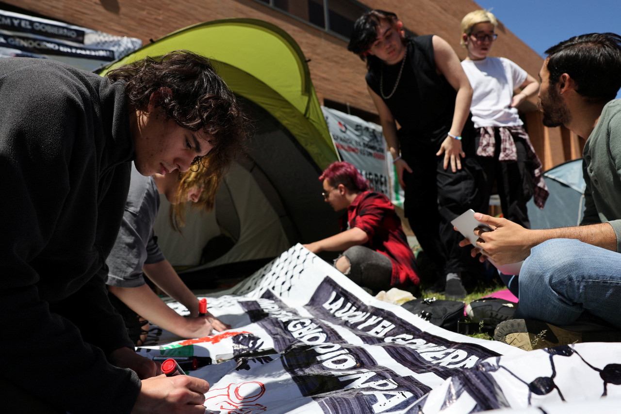 Acampe propalestino en Universidad Complutense de Madrid. Foto: REUTERS.