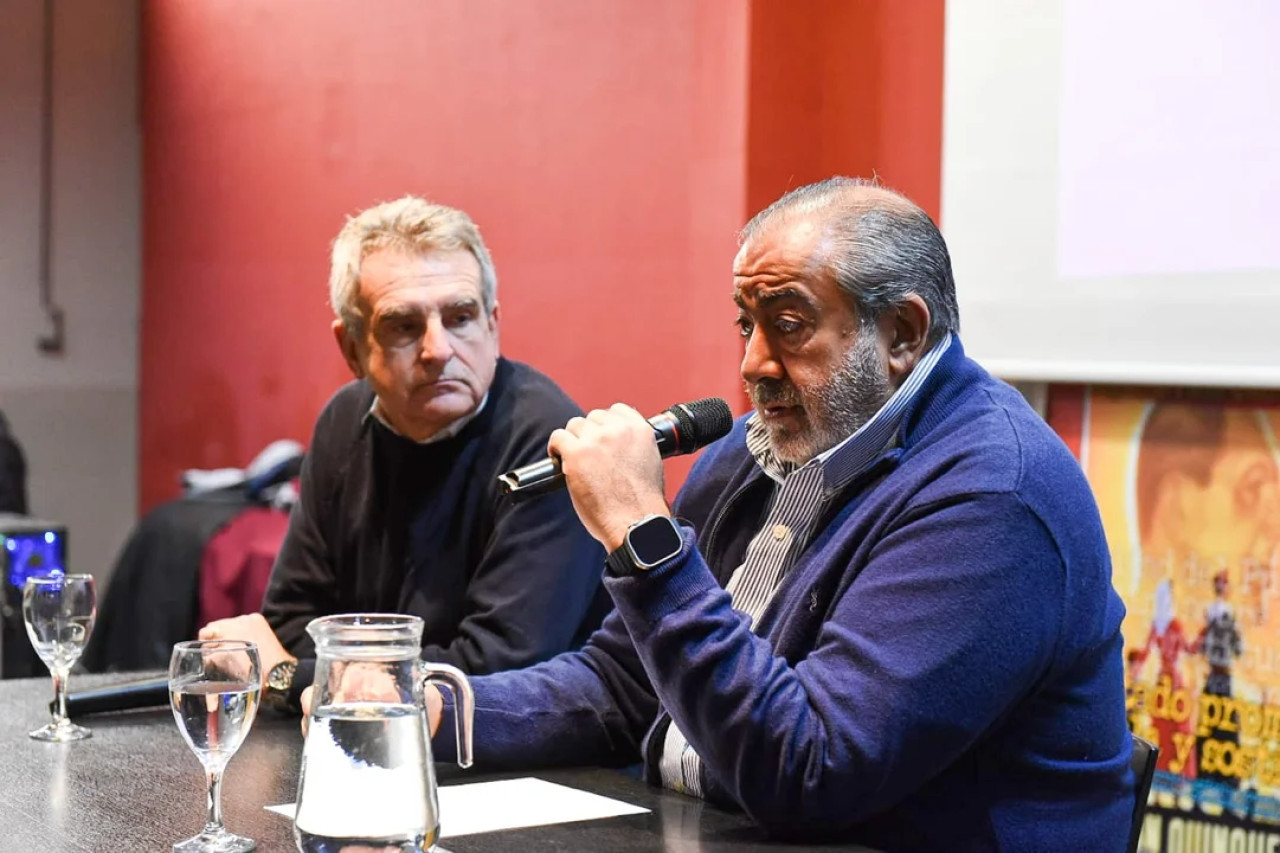 El secretario general de la CGT, Héctor Daer, junto al ex jefe de Gabinete, Agustín Rossi. Foto: NA