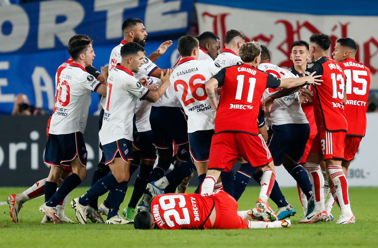 Tensión en el encuentro entre River y Nacional. Foto: NA.