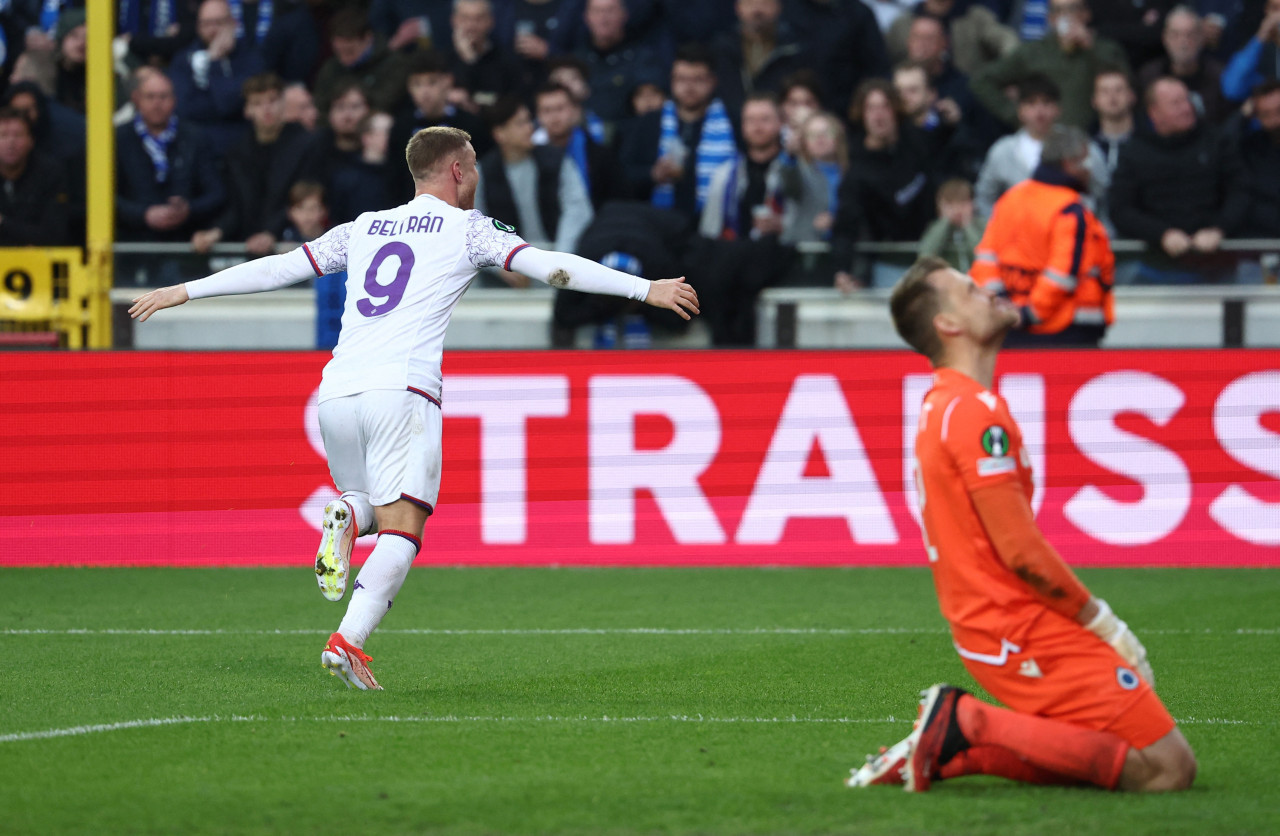 Festejo de Lucas Beltrán para la Fiorentina en la Conference League. Foto: REUTERS.