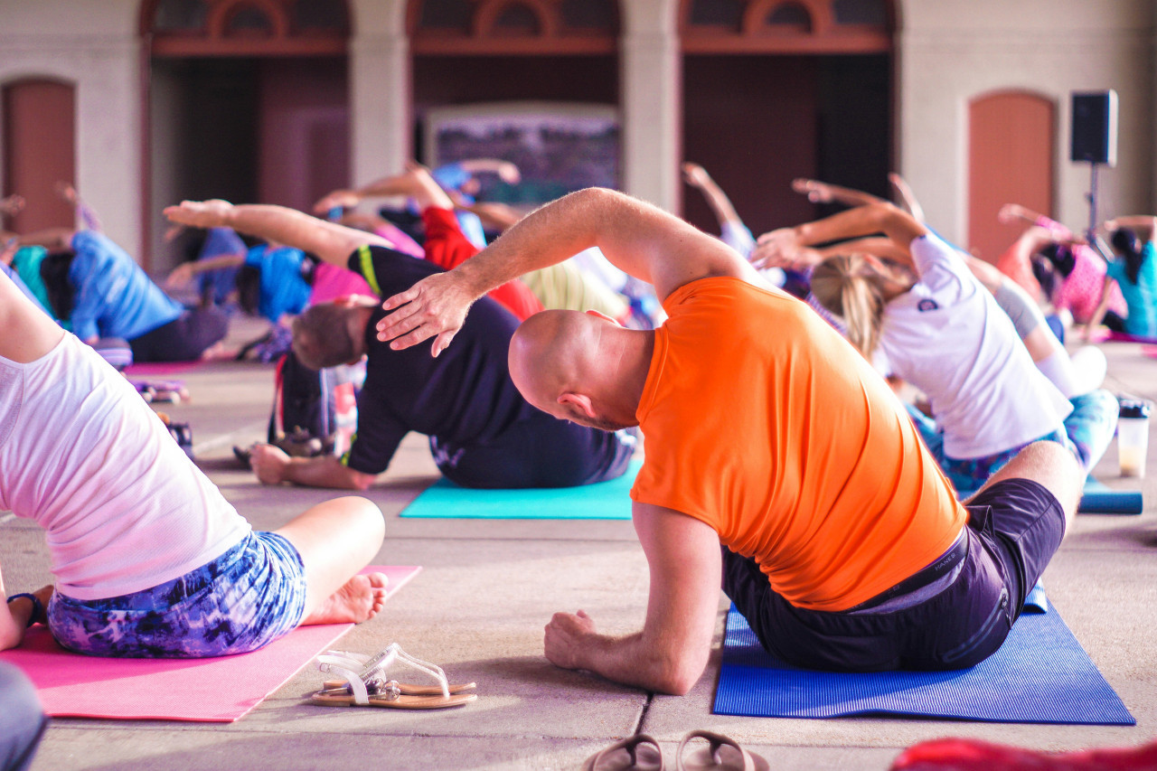 Gente haciendo deporte. Foto Unsplash.