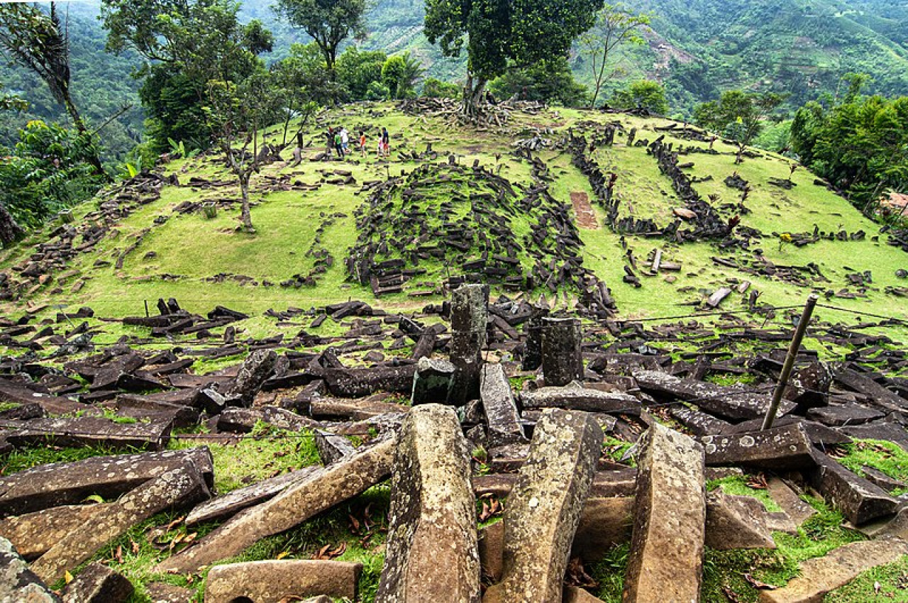 Gunung Padang, la pirámide más antigua del mundo. Foto: Gentileza Wikipedia.