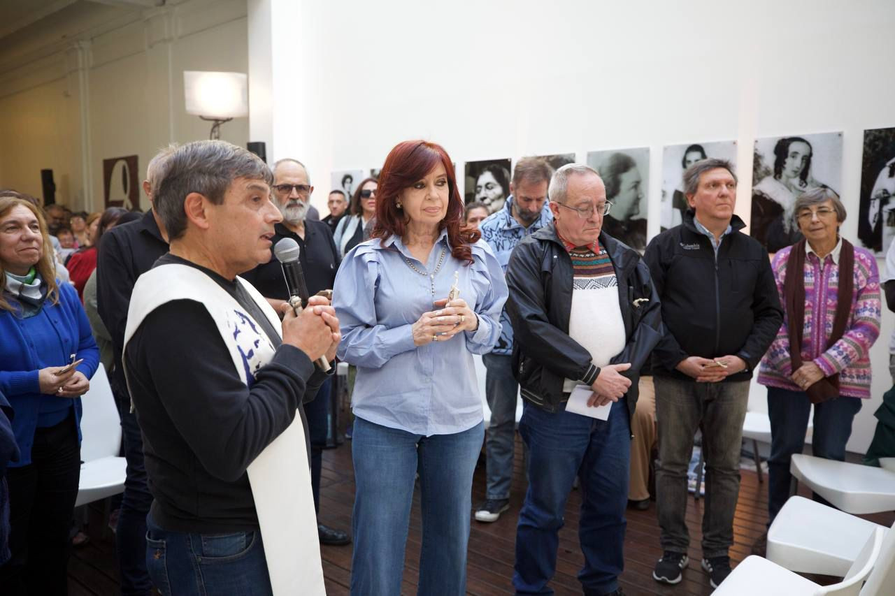 Cristina Fernández de Kirchner participó en la entronización de la  Virgen de Luján en el Instituto Patria.