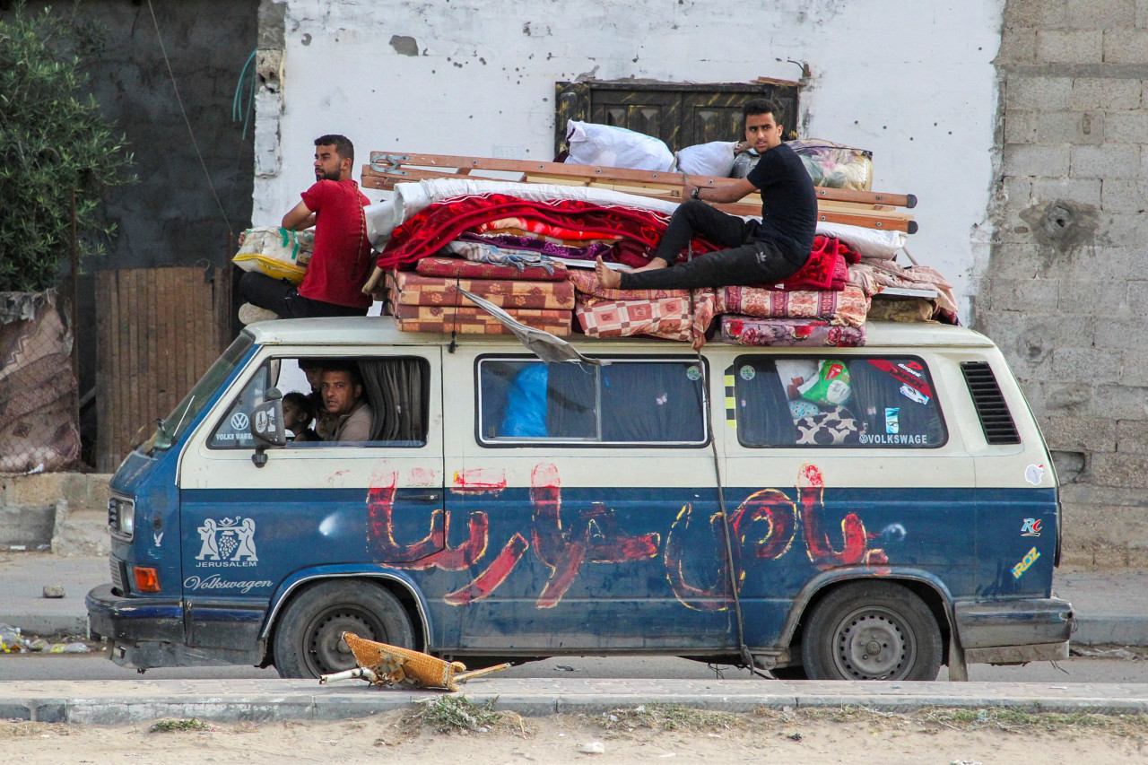 Evacuación de palestinos de Rafah. Foto: Reuters.