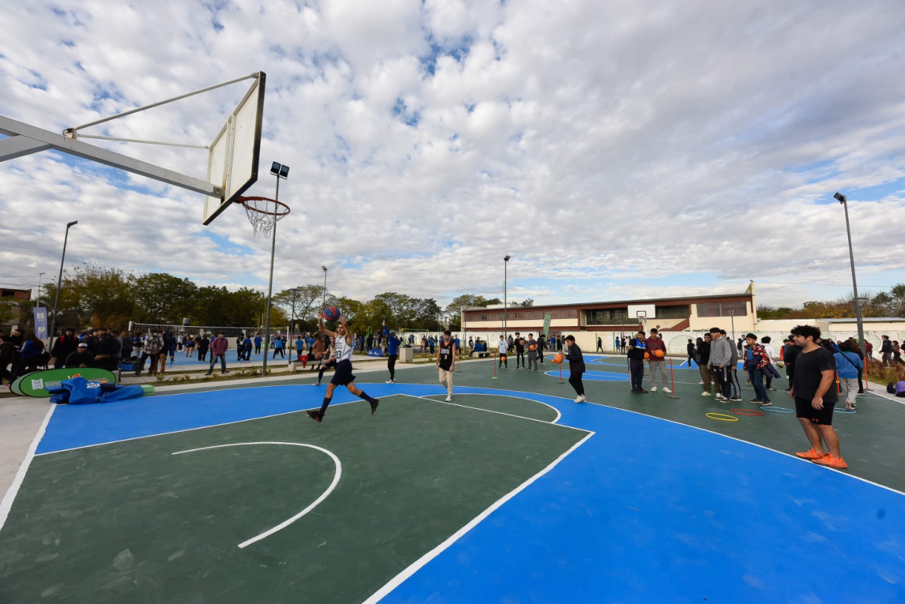 Leo Nardini inauguró el “Playón Multideportivo Villa de Mayo”.