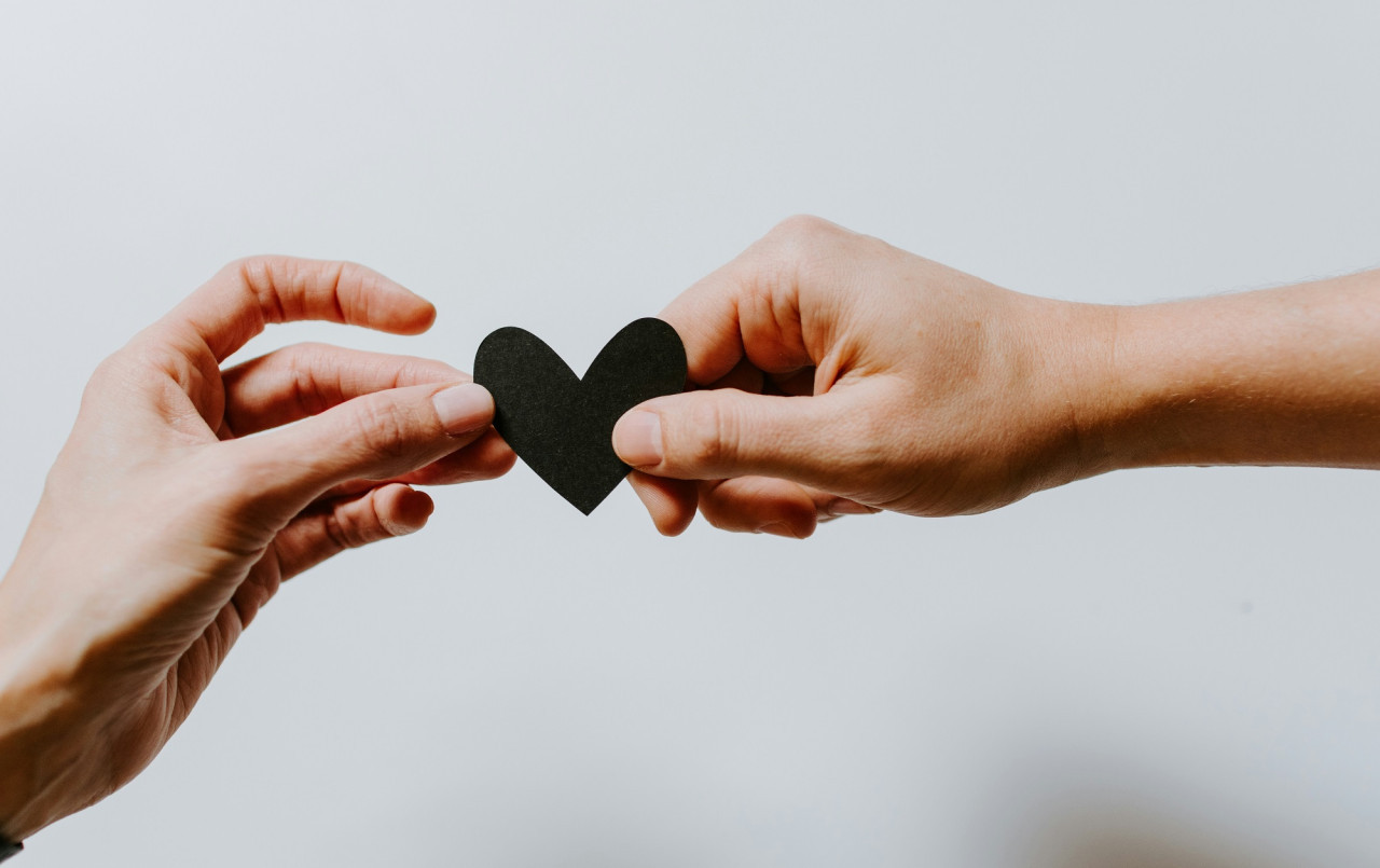 Relaciones, amor, corazón. Foto Unsplash.