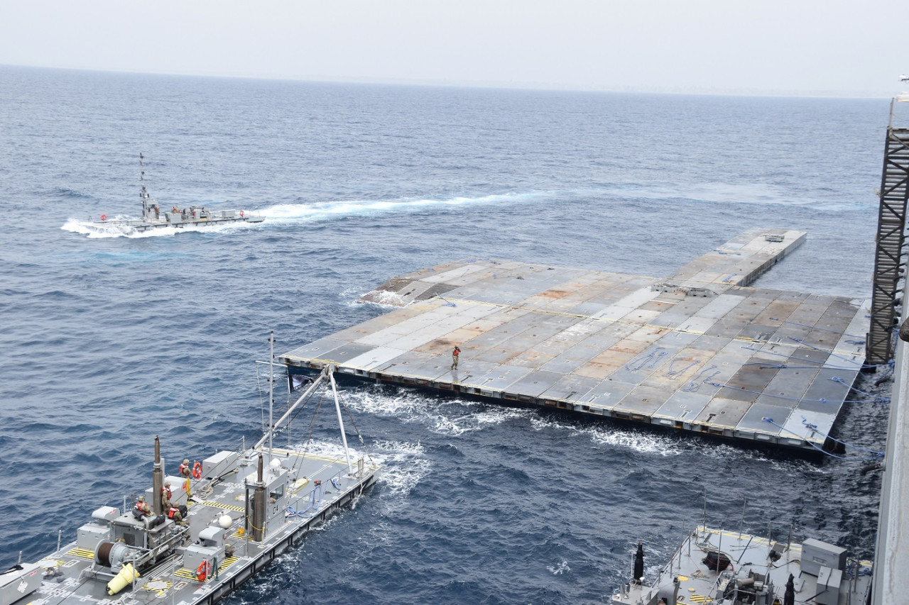 Construcción de un muelle para ayuda humanitaria, Franja de Gaza. Foto: Reuters