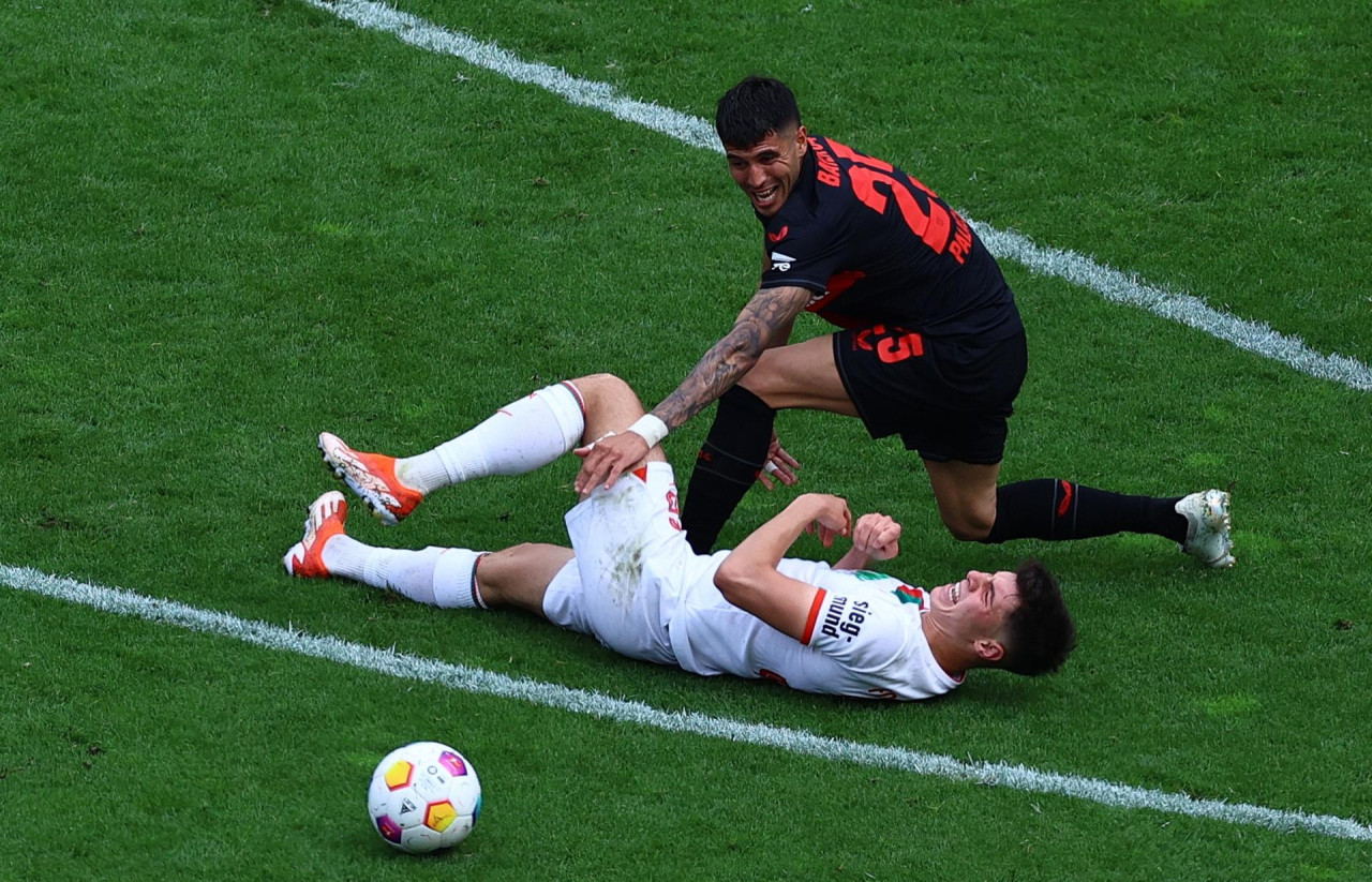 Exequiel Palacios en el Bayer Leverkusen vs. Augsburgo. Foto: EFE.