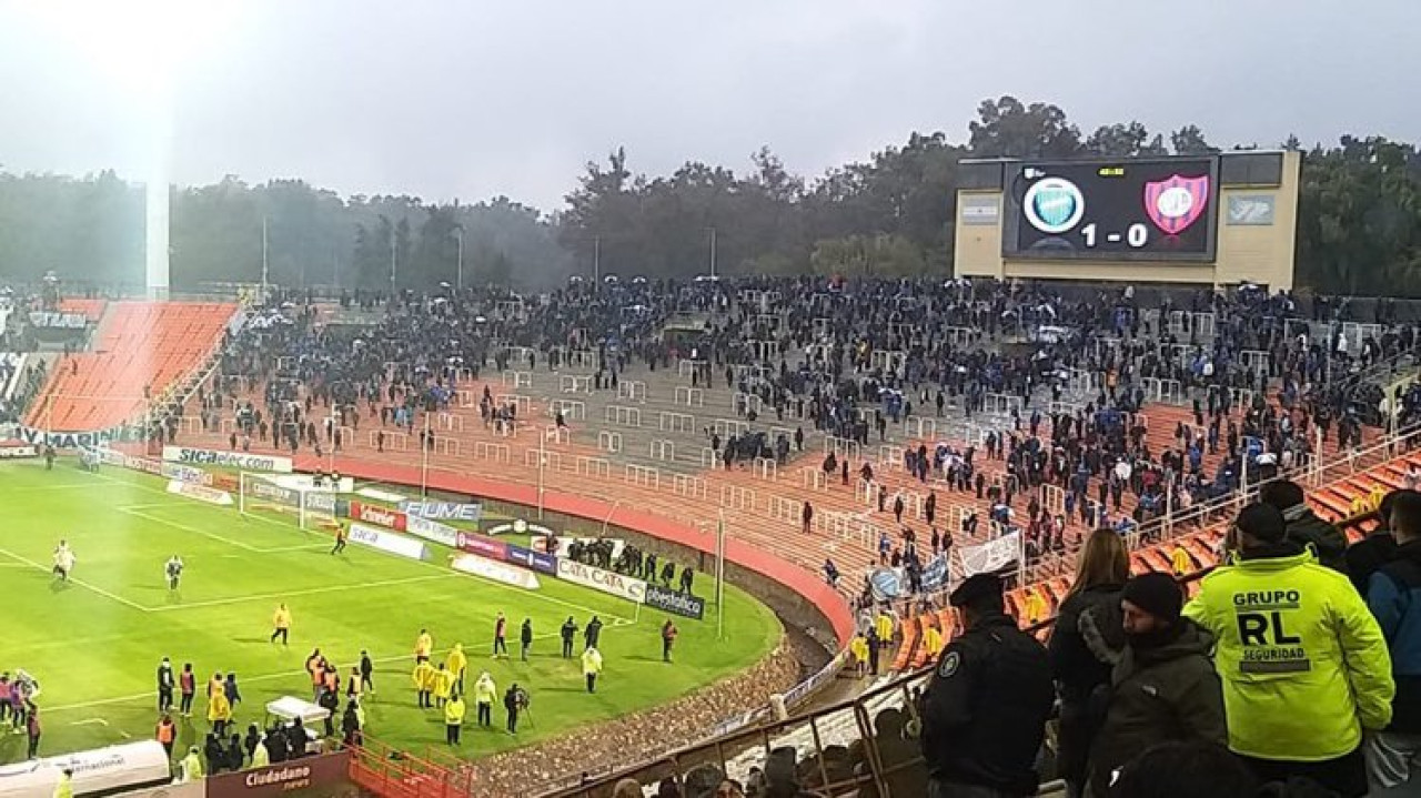 Incidentes en la tribuna de Godoy Cruz. Foto: redes sociales