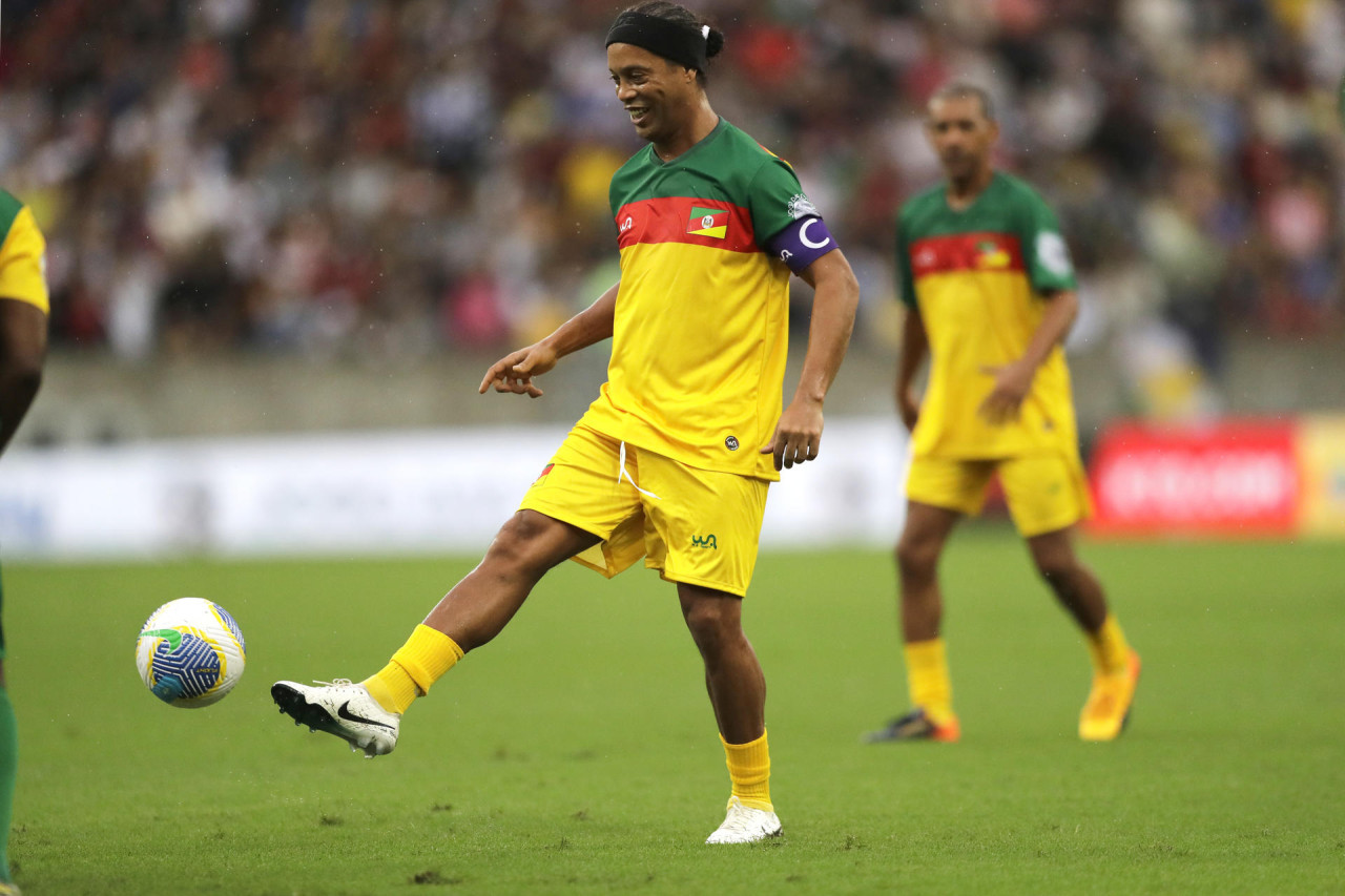 Ronaldinho en el partido benéfico por los damnificados de las inundaciones en Brasil. Foto: EFE