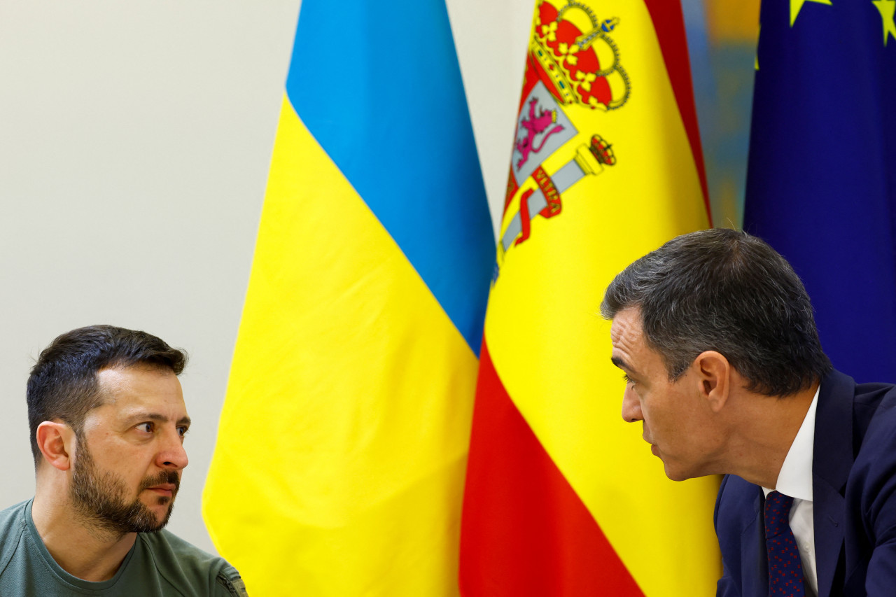 Volodímir Zelenski y Pedro Sánchez. Foto: Reuters.