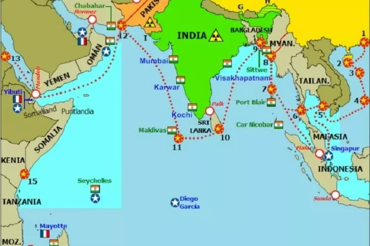 Inversiones chinas en puertos e infraestructura alrededor de India sobre el Índico. Imagen: Wikipedia.