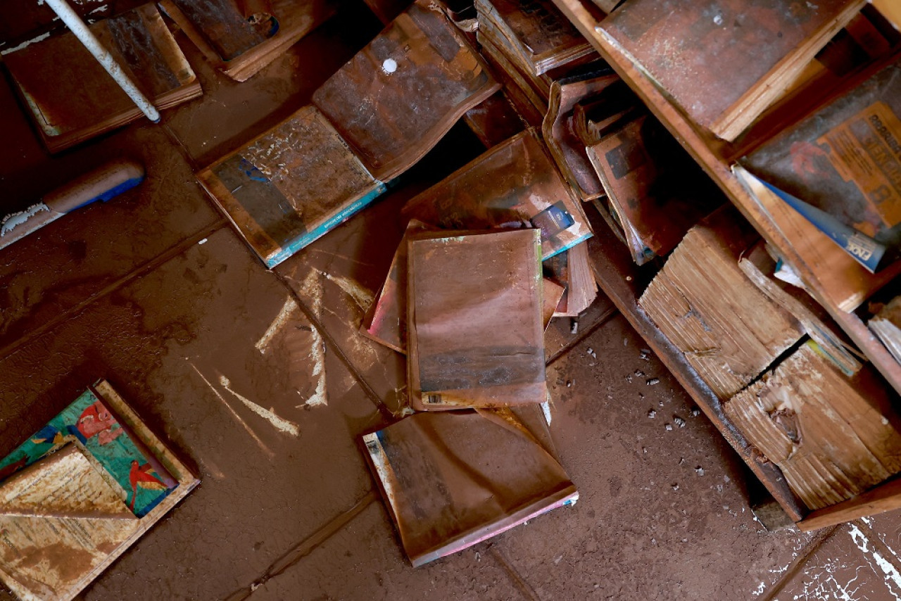 Las inundaciones en el sur de Brasil dejan a los estudiantes sin aulas durante un mes. Foto: EFE.