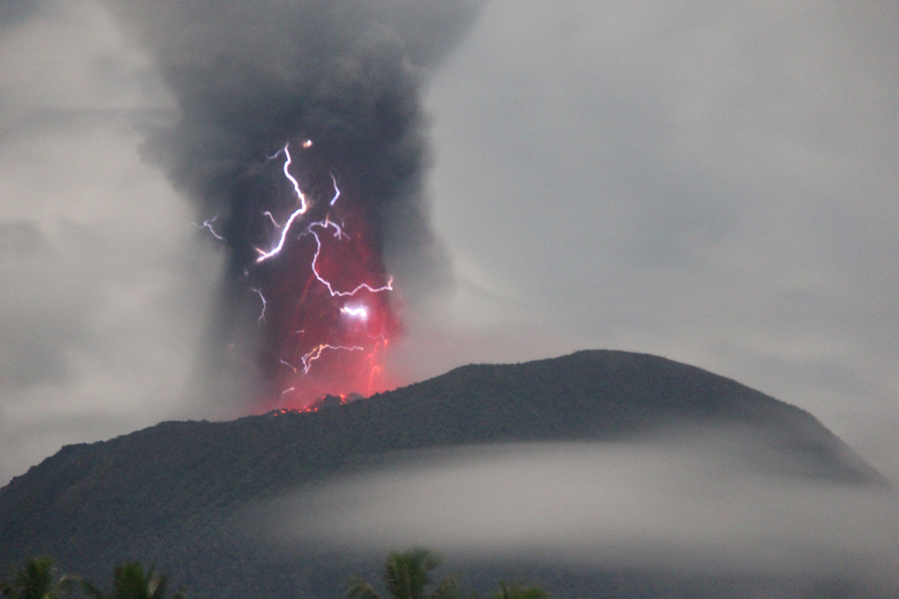 Erupción del volcán Ibu. Foto: Reuters.