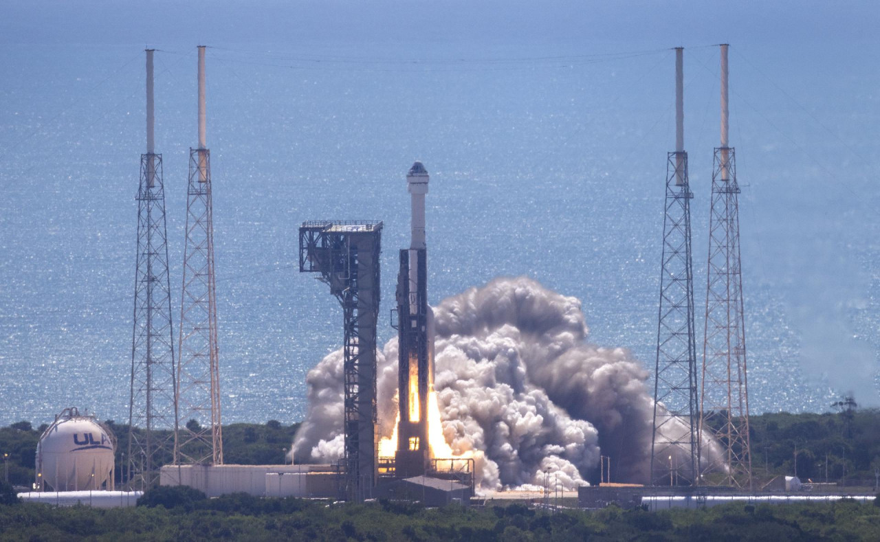 Histórico: despegó rumbo a la EEI la primera misión espacial tripulada de Boeing. EFE