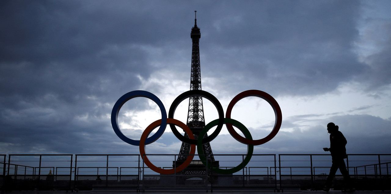 Torre Eiffel, con los anillos olímpicos. Foto: Reuters.