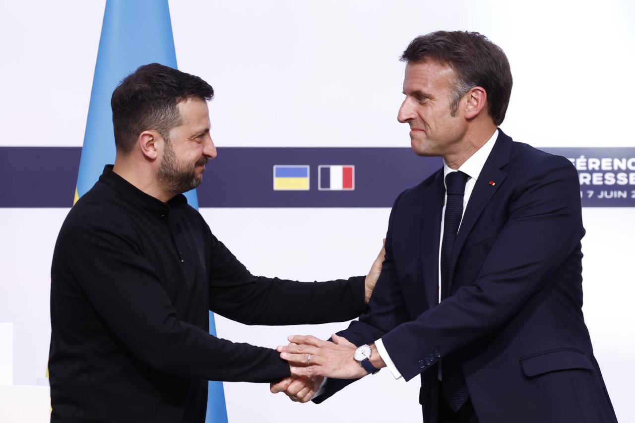 Volodimir Zelenski y Emmanuel Macron. Foto: EFE