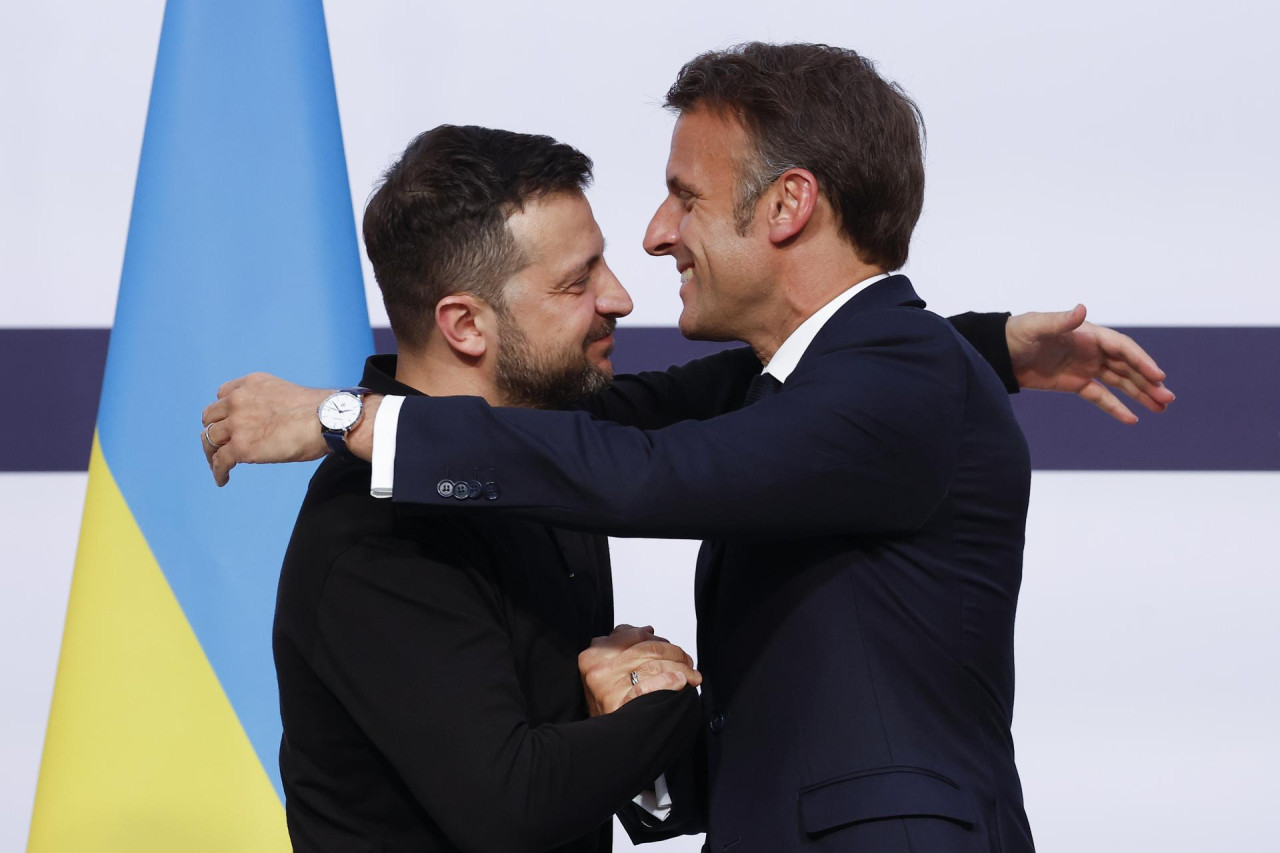 Volodimir Zelenski y Emmanuel Macron. Foto: EFE