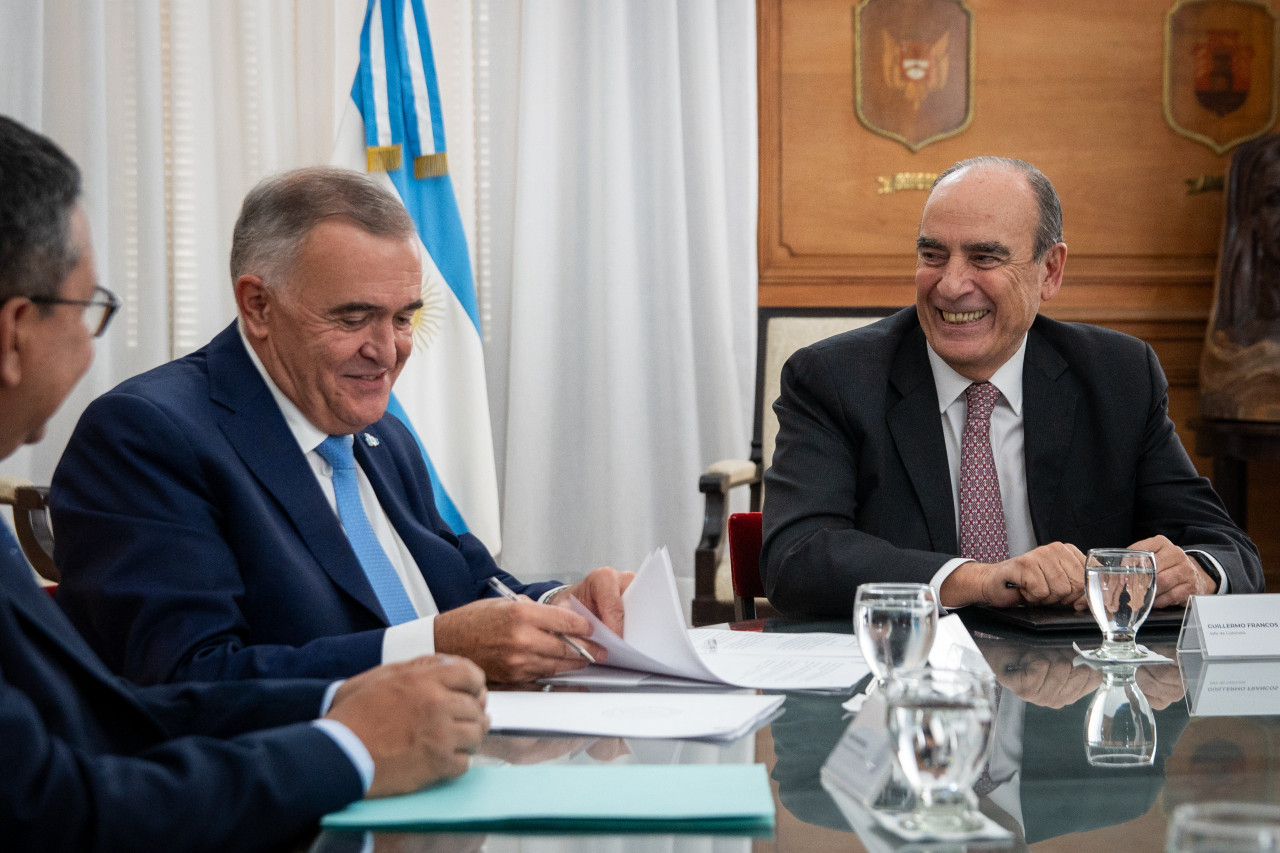 Guillermo Francos junto a gobernadores