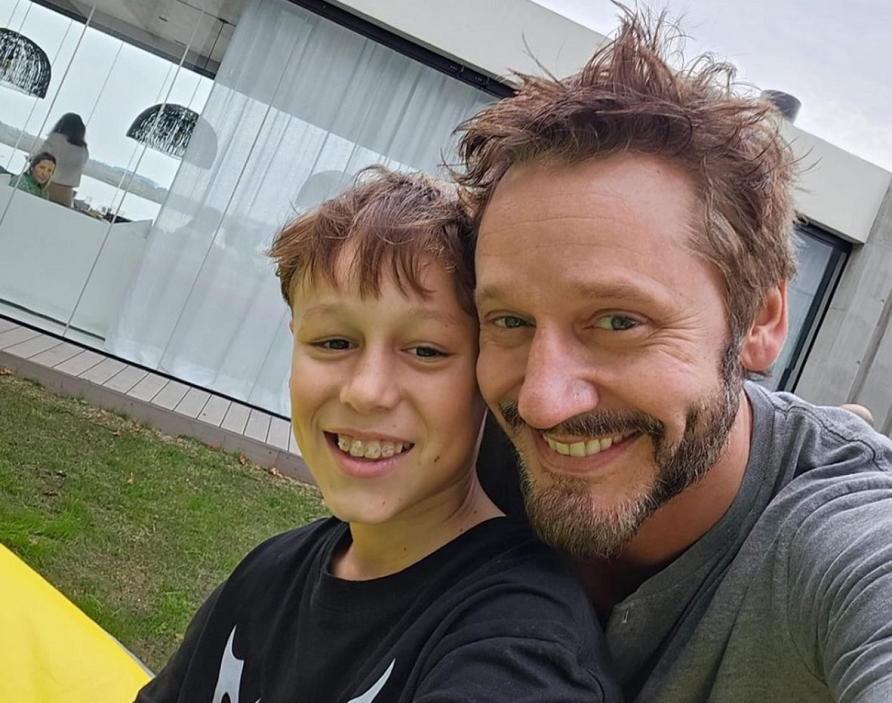 Benjamín Vicuña junto a su hijo Beltrán. Foto: Instagram @benjaminvicuna.ok.