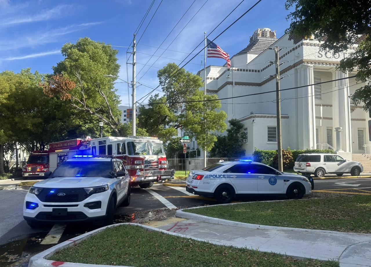 Voraz incendio en EEUU. Foto:  Departamento de Policía de Miami