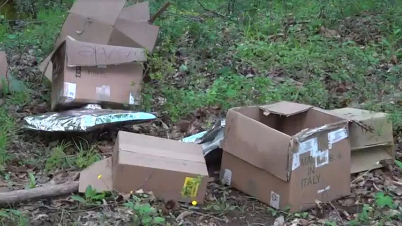 Las cajas que transportaba Nicolás cuando desapareció. Foto: captura de TV