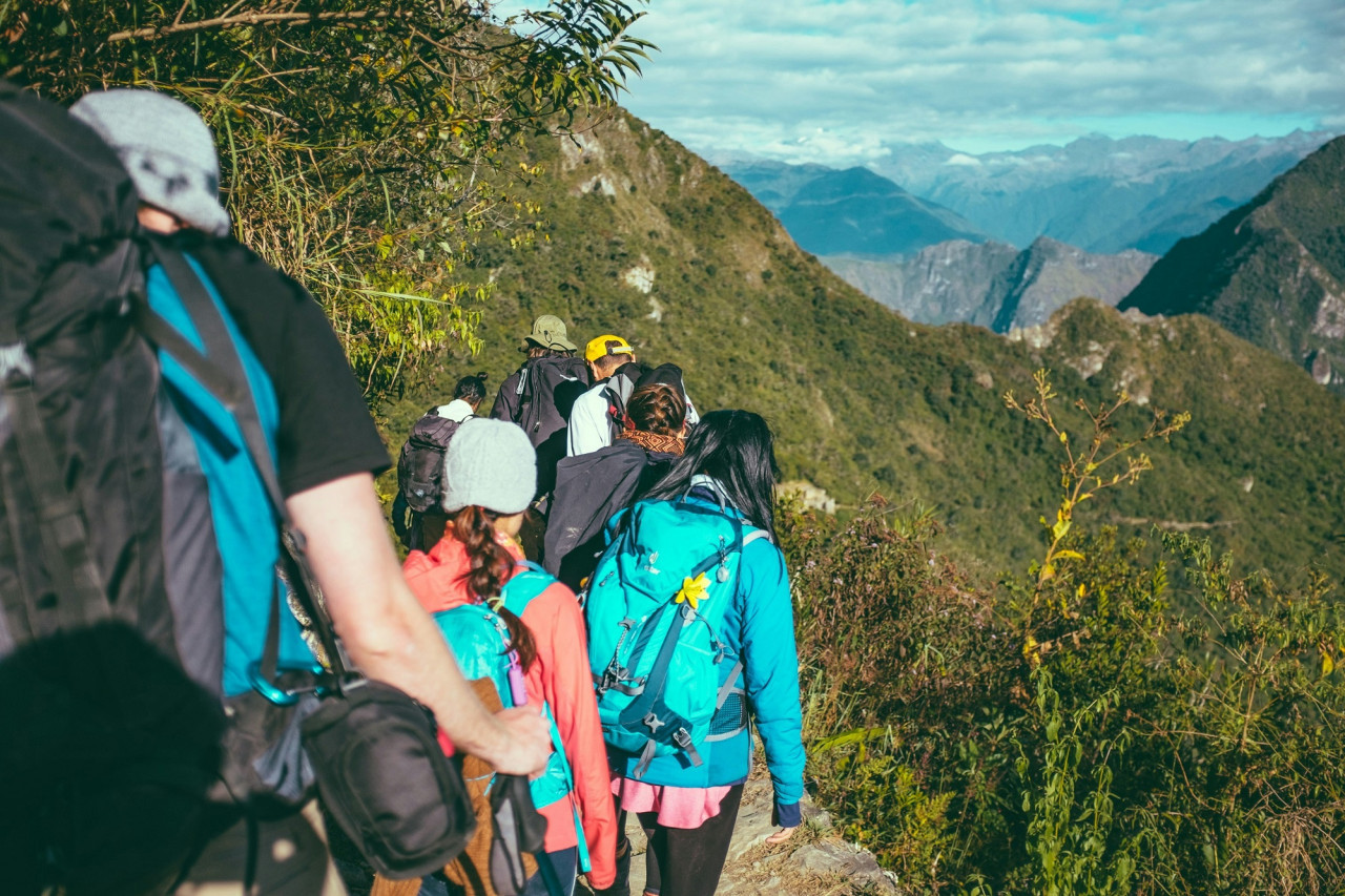 Trekking, senderimo, turismo, montaña. Foto Unsplash.