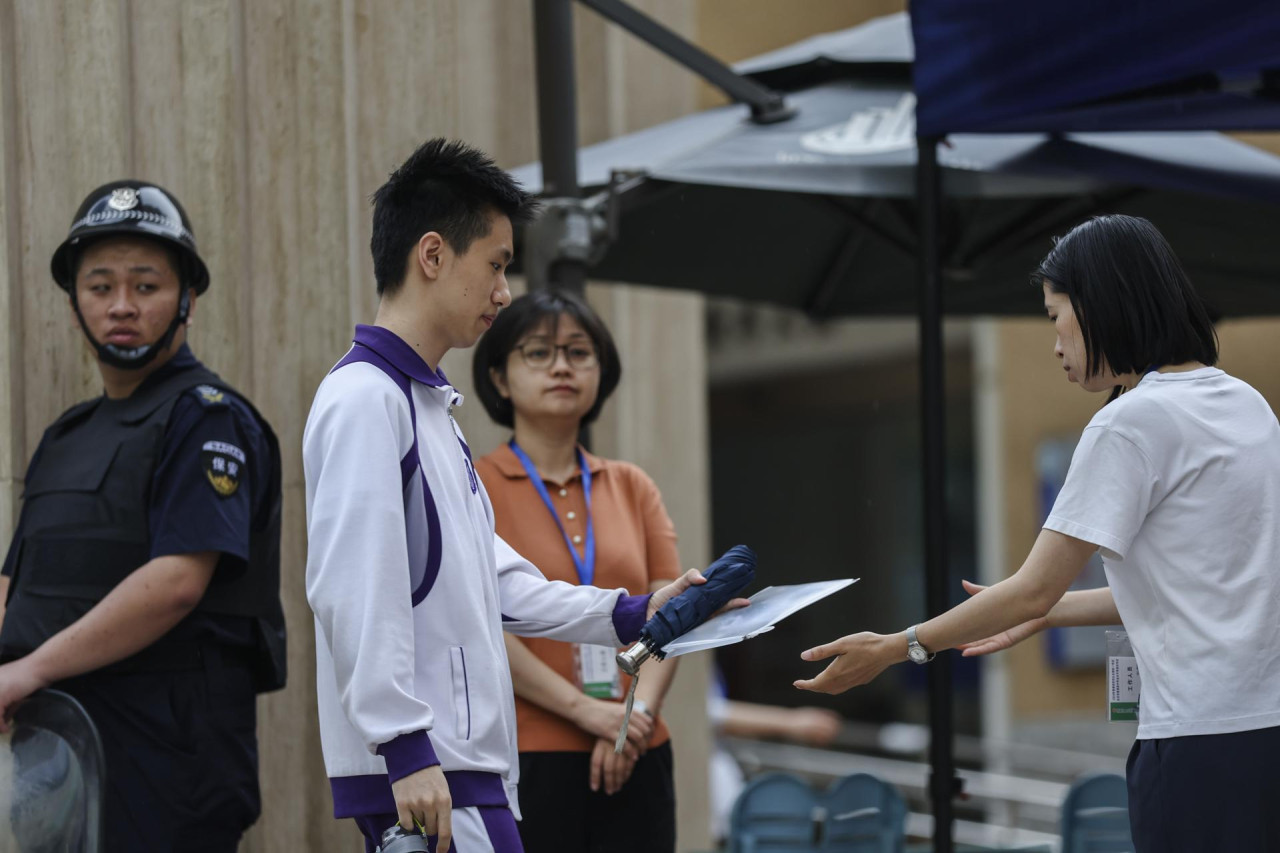 Estudiantes chinos participaron del gaokao, el multitudinario examen de ingreso a la universidad. Foto: EFE.