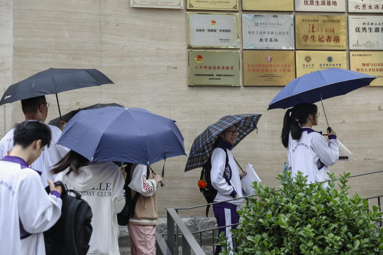 Estudiantes chinos participaron del gaokao, el multitudinario examen de ingreso a la universidad. Foto: EFE.