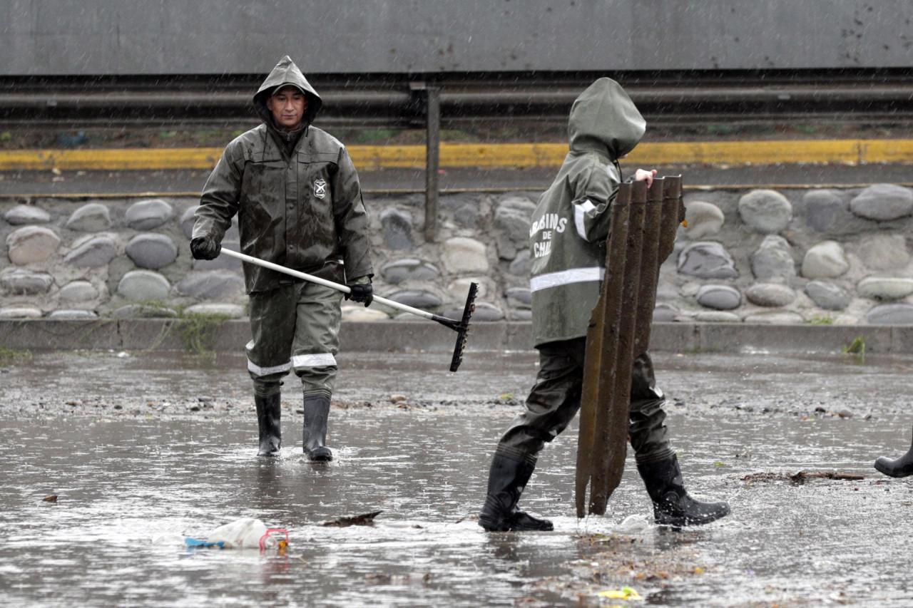 Desborde de ríos y personas aisladas en Chile. Foto: EFE