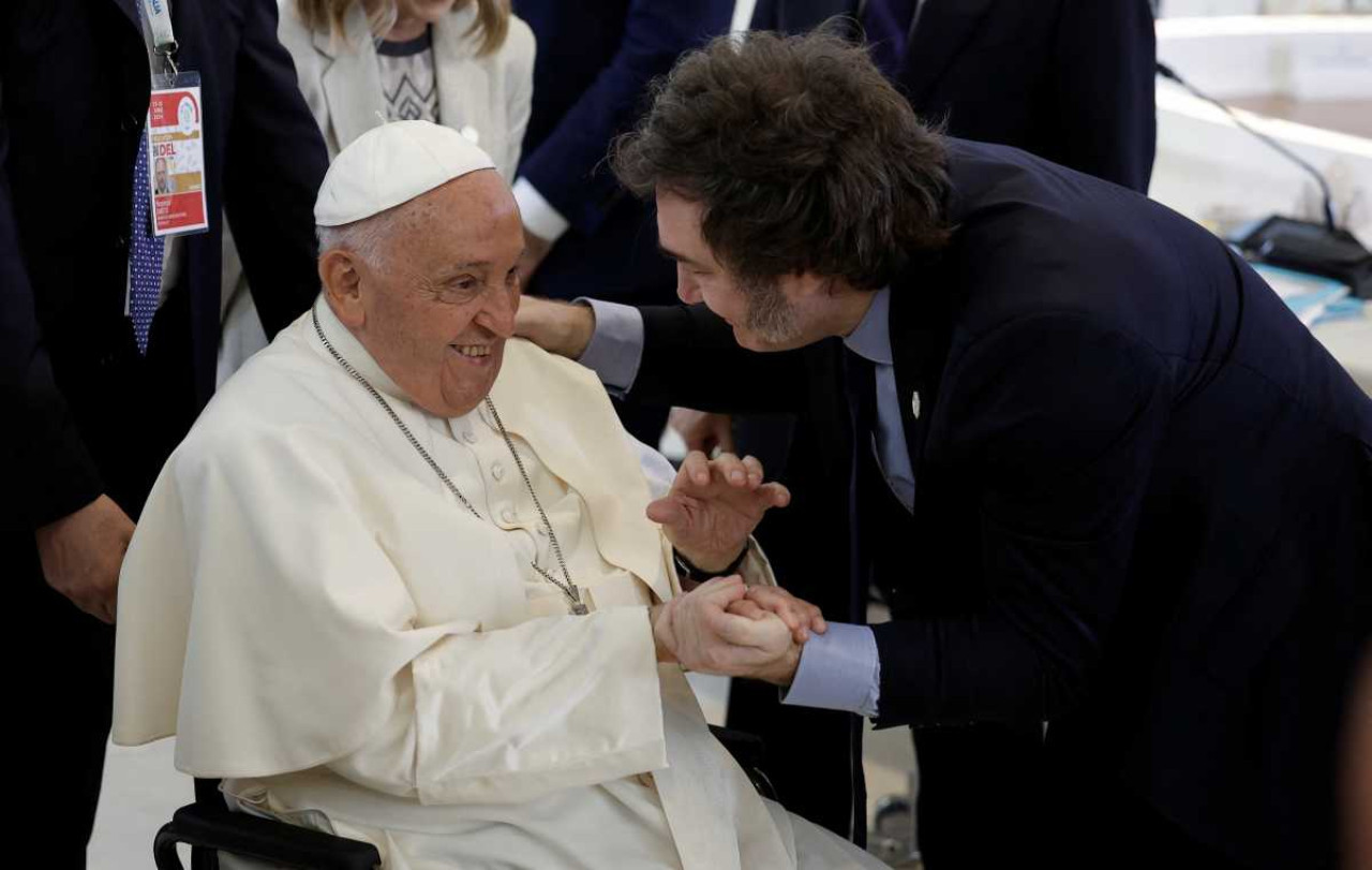 Javier Milei con el papa Francisco en la cumbre del G7. Foto: NA