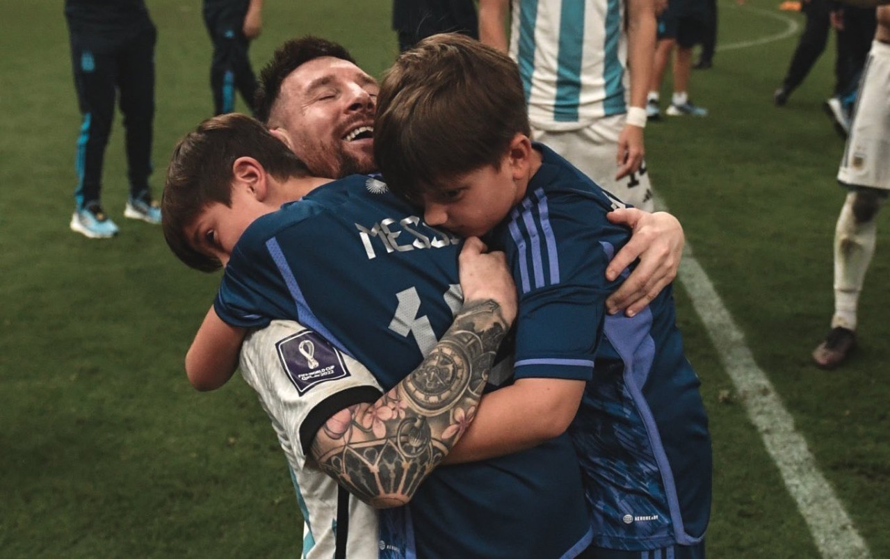 Lionel Messi y s Mus hijos. Foto: X