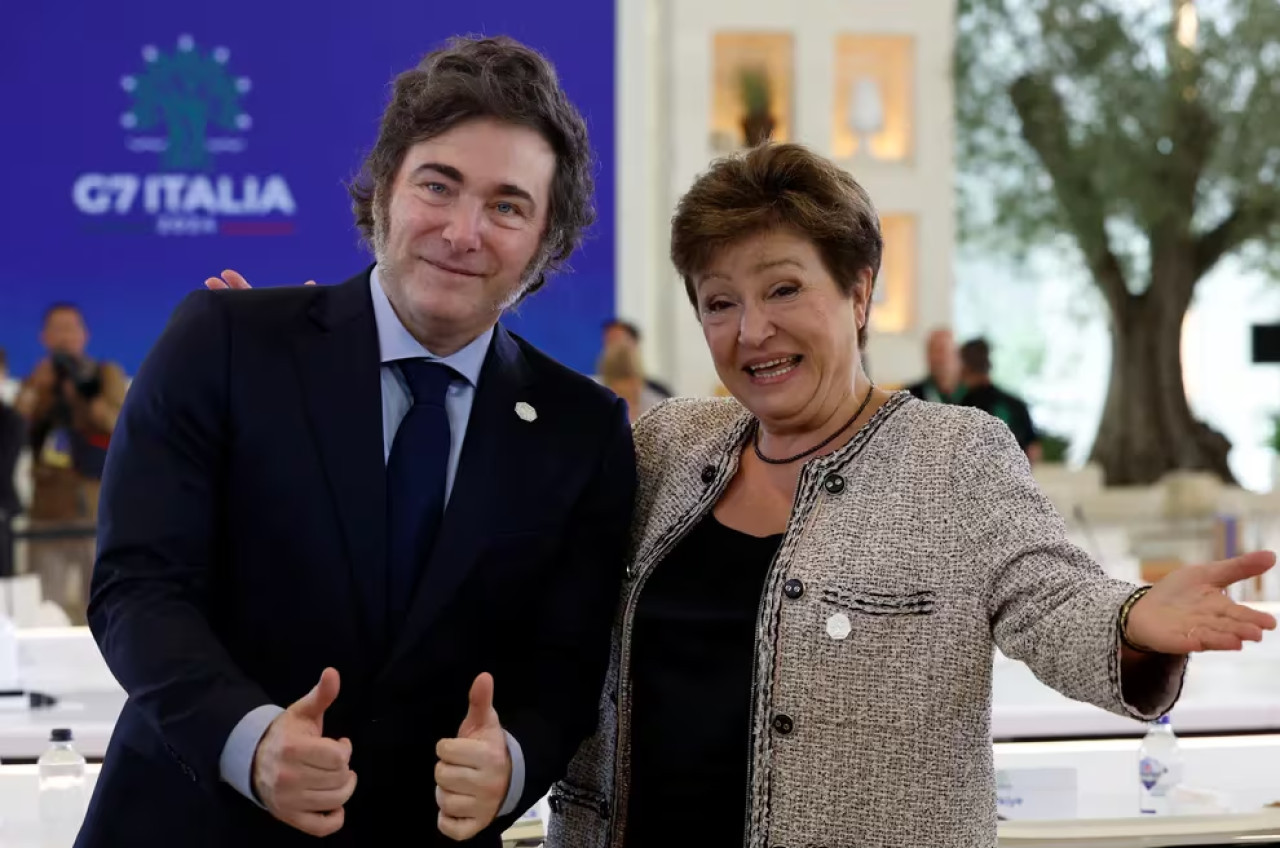 Javier Milei con Kristalina Georgieva, directora del FMI. Foto: Reuters