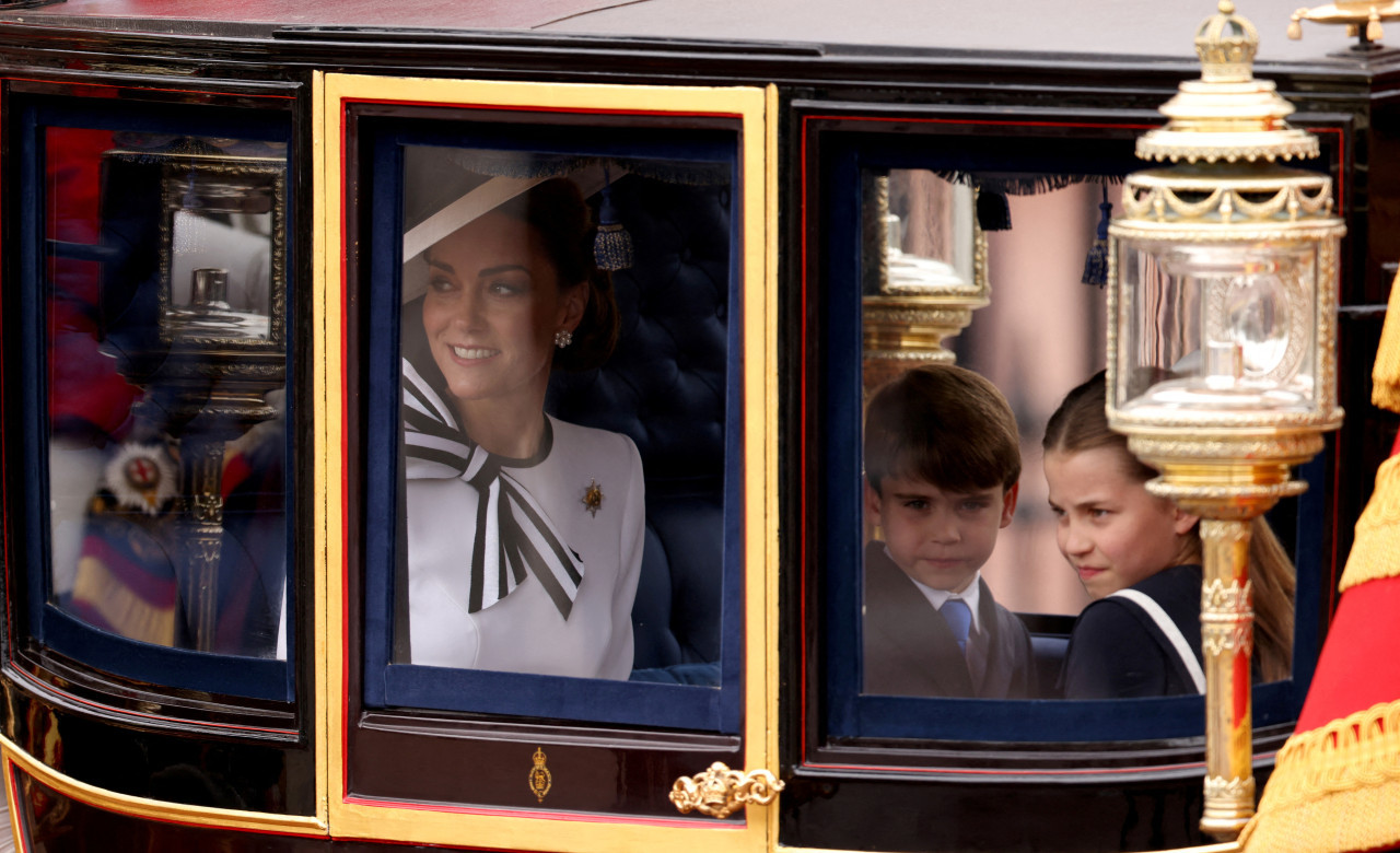 La reaparición pública de Kate Middleton junto a sus hijos. Foto: Reuters.