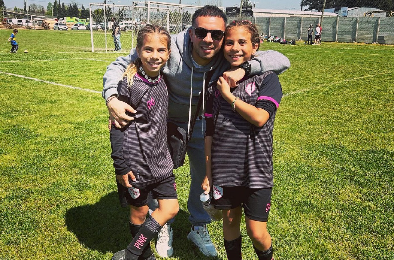 Matías Defederico junto a sus hijas. Foto: Instagram @mattdefederico.