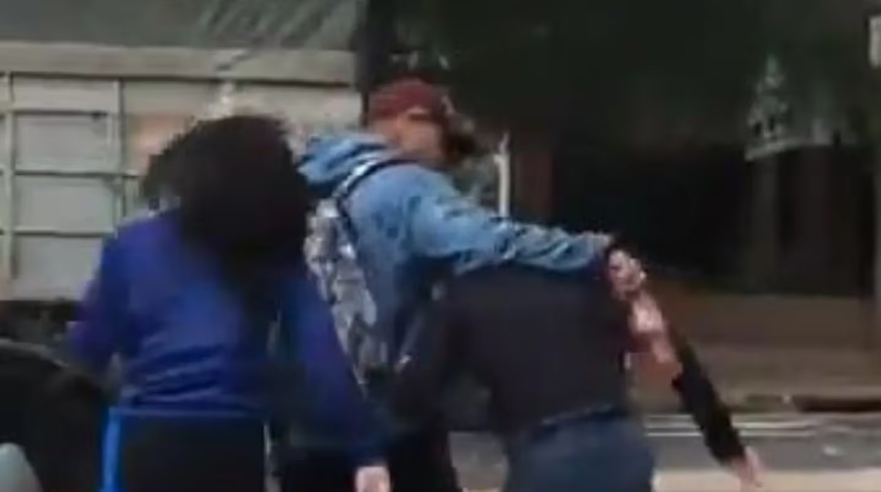 Pelea entre estudiantes de Ramos Mejía. Foto: captura video