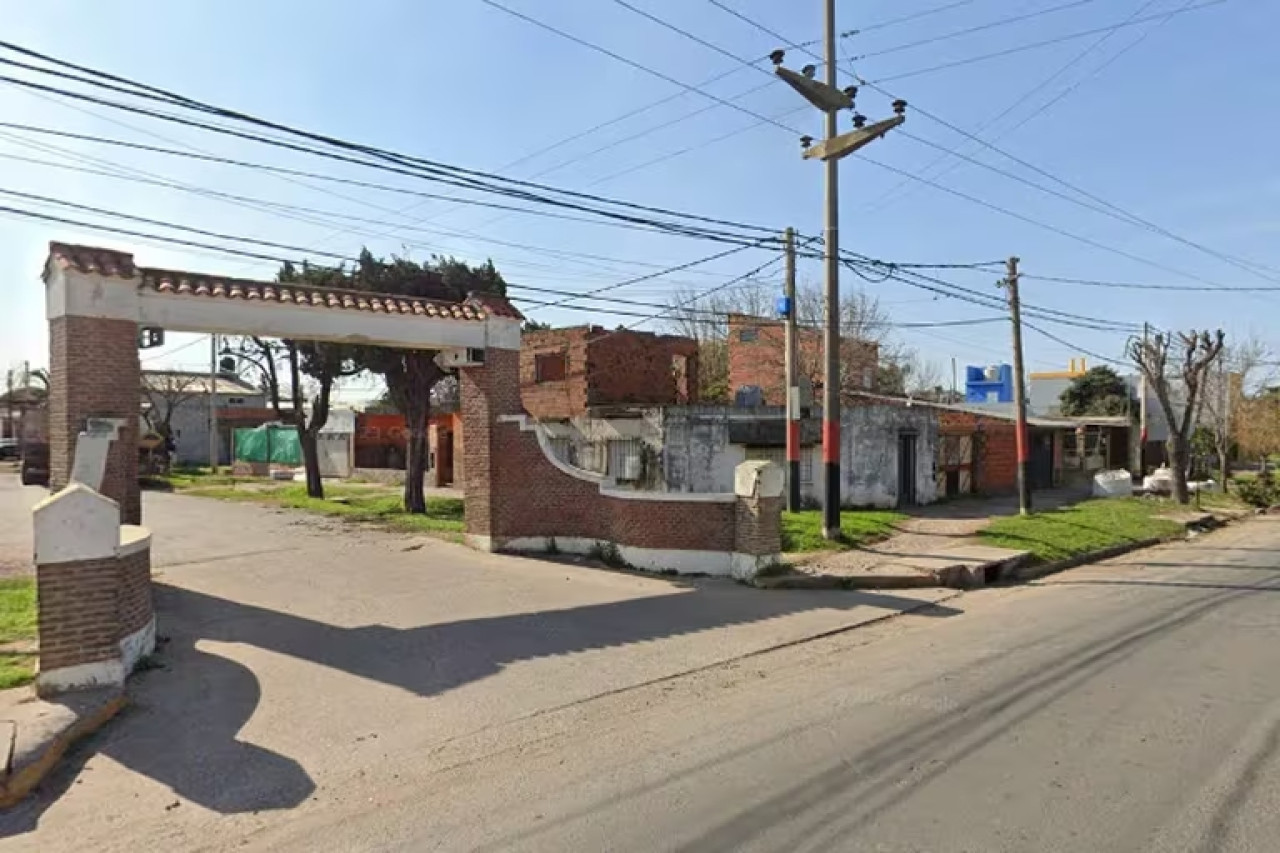 El sitio del asesinato de un joven de 17 balazos. Foto: Captura.