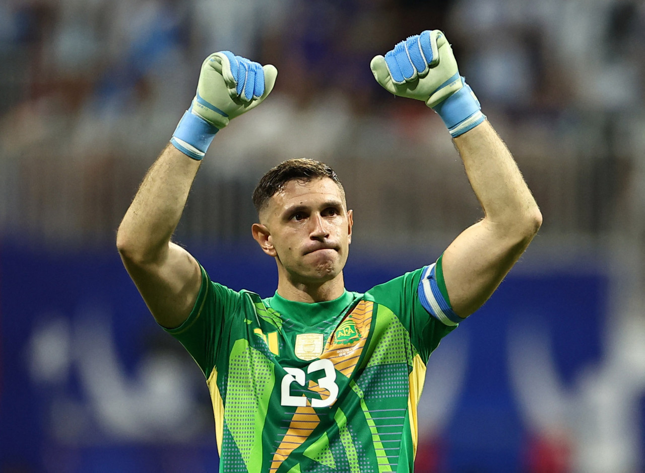 Dibu Martínez mantuvo la valla en cero en el debut de la Copa América. Foto: Reuters.