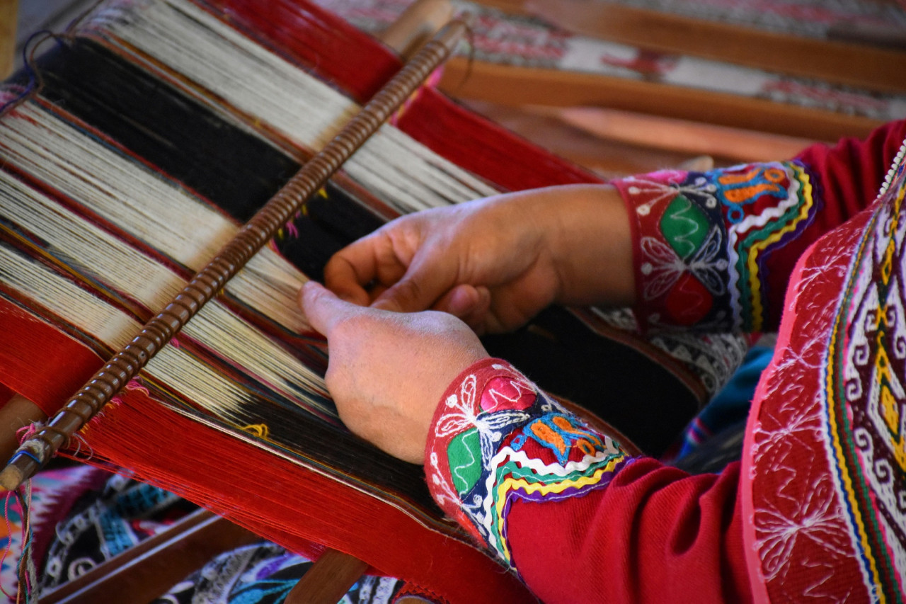 Poncho, Perú. Foto Unsplash.