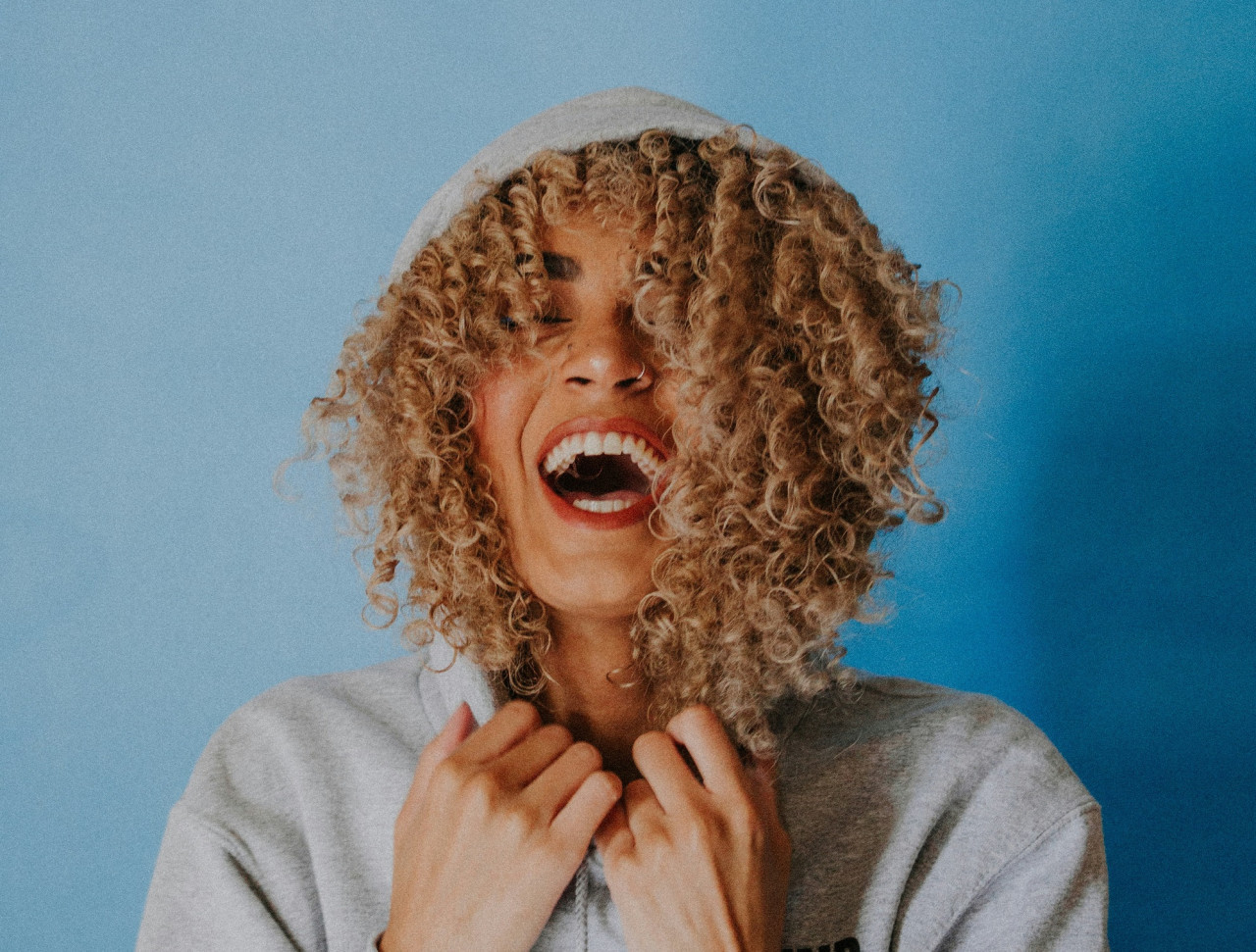 Persona feliz. Foto Unsplash.