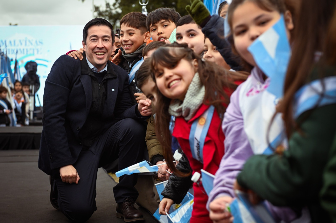 Los alumnos de 4to año de las escuelas primarias de Malvinas Argentinas, realizaron la Promesa de Lealtad a la Bandera.