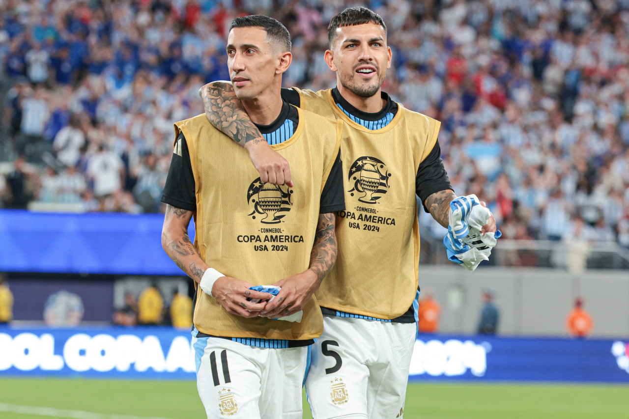 Di María y Paredes, grandes amigos. Foto: Reuters.