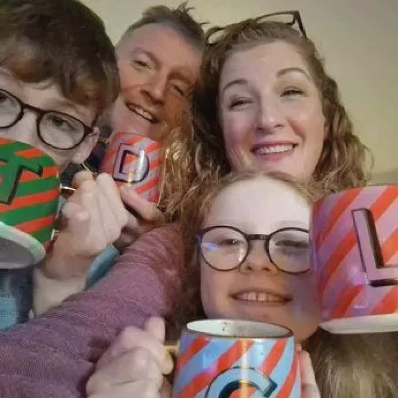 La familia completa que ahora vive en Francia. Foto: Liz Murphy.