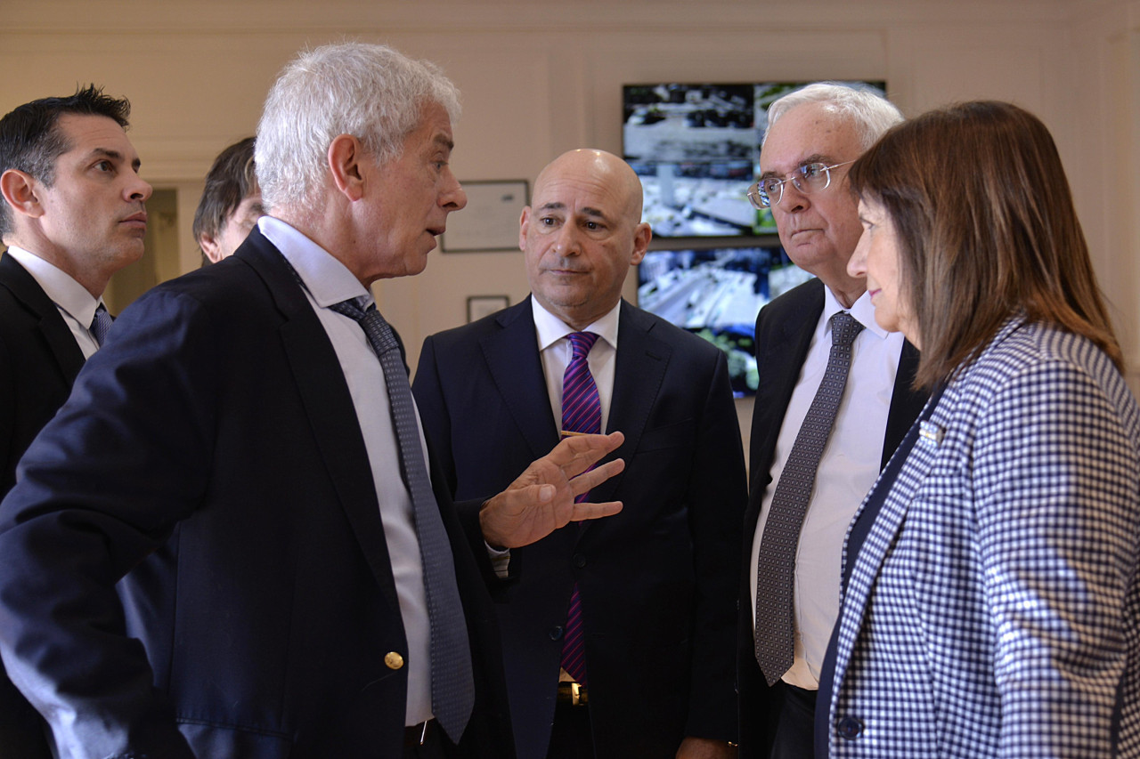 Patricia Bullrich, ministra de Seguridad, y Mariano Cuneo Libarona, ministro de Justicia, presentaron el Regimen Penal Juvenil. Foto: Prensa